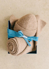 Gift set: Hat and scarf