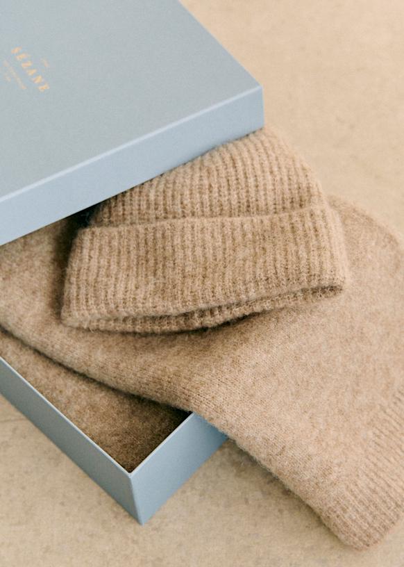 Gift set: Hat and scarf