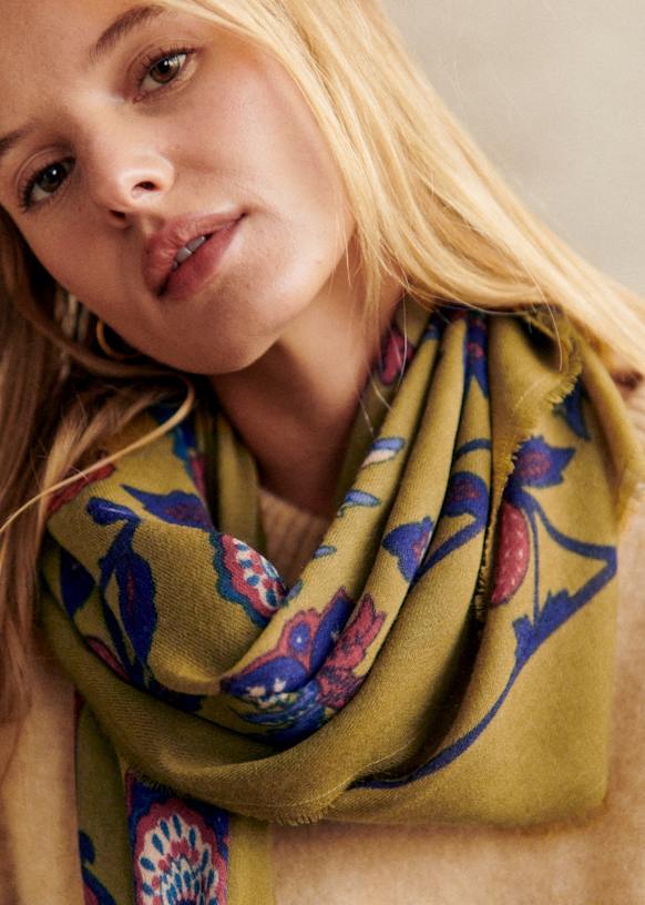 Pio Scarf