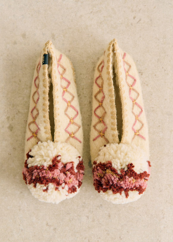 Give a Pon Slippers