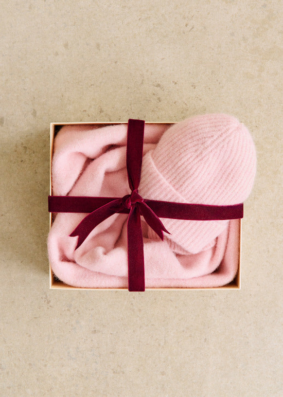 Gift set: Hat and scarf