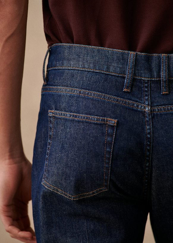 Avi Slim Jeans