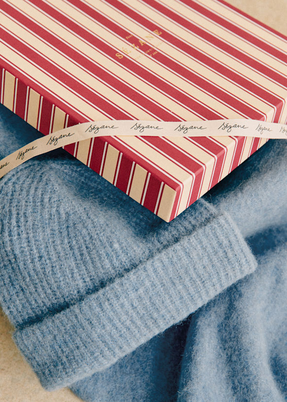 Gift set: Hat and scarf