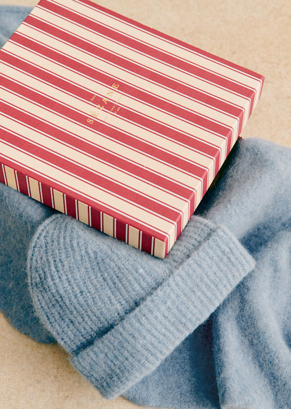 Gift set: Hat and scarf